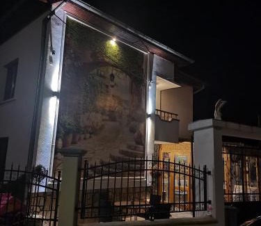 Devin House | Guest-Approved Къща Томови: Family-Friendly Getaway