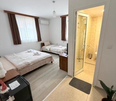 Dobrinishte House | Cozy Kъща Цвети: Family and Pet-Friendly Retreat