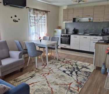 Izgrev Resort | Family-Friendly Getaway at Къщички Sunrise - Rated 10/10