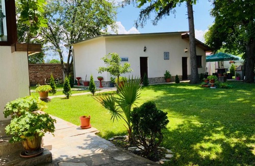 Kazanlak House | Family-Friendly Retreat at Къщи за гости Армагански път