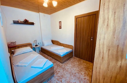 Kazanlak House | Family-Friendly Retreat at Къщи за гости Армагански път