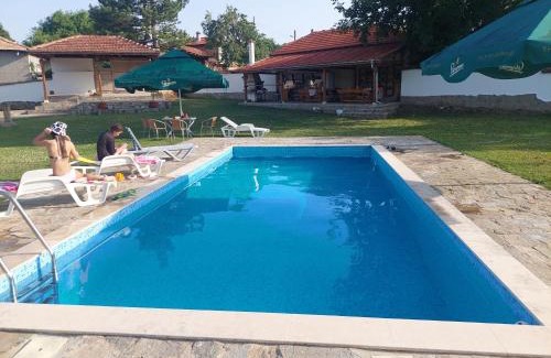 Razgrad Villa | Discover Къщи за гости Мечта: Pet-Friendly Retreat with Pool
