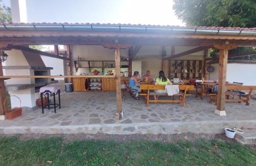 Razgrad Villa | Discover Къщи за гости Мечта: Pet-Friendly Retreat with Pool
