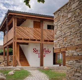 Kvartal Noviya Grad House | Guest Favorite: Snowflake Chalet & Lodge with Pool and Hot Tub