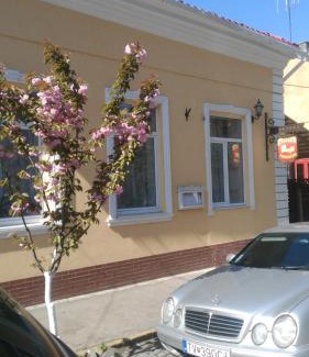 Uzhhorod House | Central Rooms with Family and Pet-Friendly Amenities