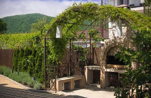 Arkhipo-Osipovka House | Lavender Courtyard: Guest Rated 10/10 with Kitchen Access