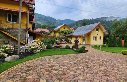 Mykulychyn House | Discover Sadyba Lastivchyne Gnizdo with Kitchen Amenities