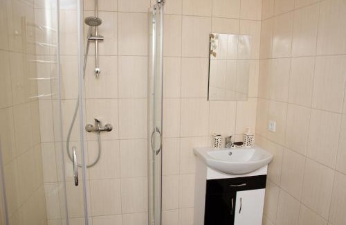 Shaian Hotel | Budget-Friendly Ластівчине гніздо with Breakfast Included