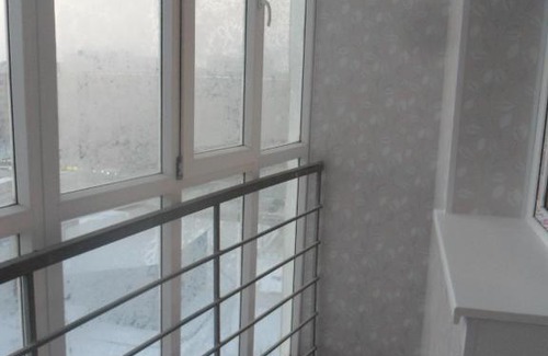 Nizhnevartovsk Apartment | Elegant Stay at Ленина 48 - Features Hot Tub & Breakfast