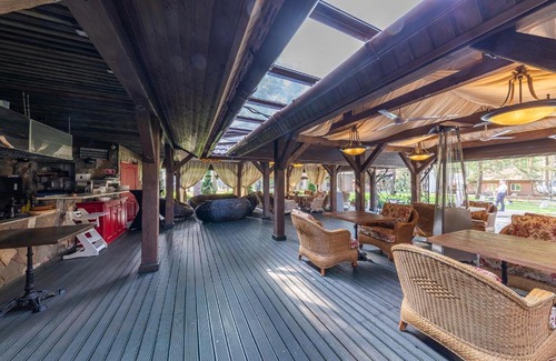 Brest Region Hotel | Discover Лесная Гавань: Pet-Friendly Retreat with Hot Tub