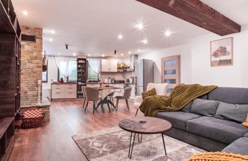 Kalofer House | Pet-Friendly Лиловата Къща: Guest Rated 9.9/10 Awaits You