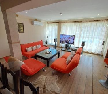Mladezhko Villa | Experience Leshnitsite House: Pet-Friendly with Ocean Views