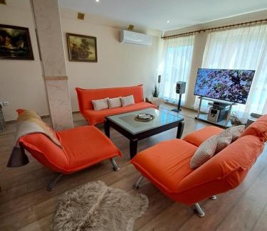 Mladezhko Villa | Experience Leshnitsite House: Pet-Friendly with Ocean Views