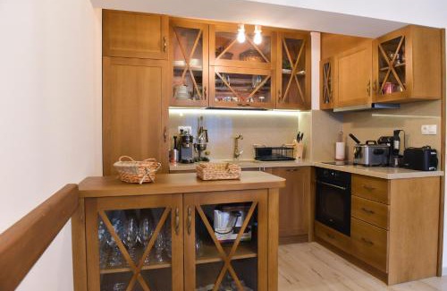 Kvartal Noviya Grad Apartment | Explore Luks Apartment: Family-Friendly with a 9.7 Rating