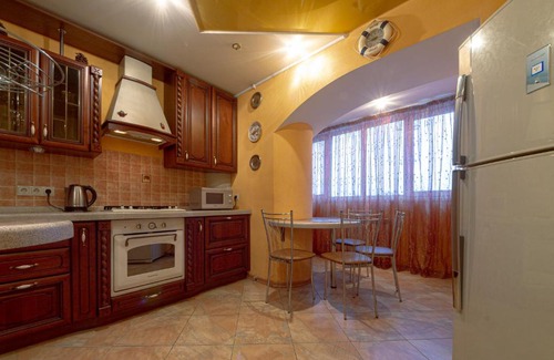 Nizhny Novgorod Apartment | Indulge in a Jacuzzi Suite by the Park - Rated 9/10