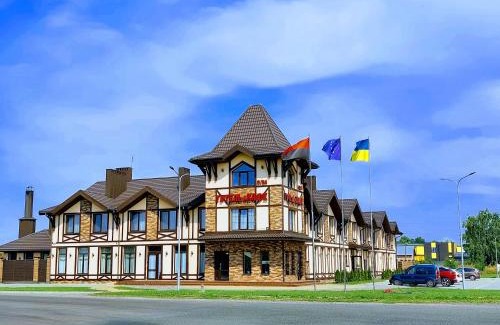 Radekhiv Hotel | Discover Ліжниця: Family-Friendly Stay with Breakfast