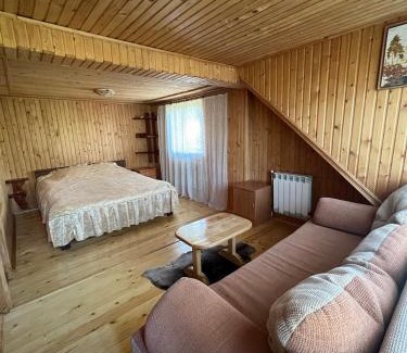 Verkhovyna House | Discover Лісова пісня: Pet-Friendly Haven with Pool