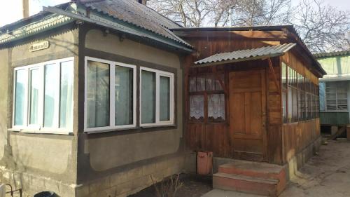 Bosteri House | Budget-Friendly Stay at Манаса 89 with Hot Tub Access