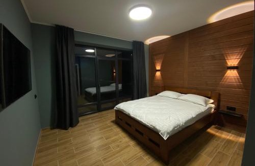 Vyzhnytsya House | Discover Маєток на Озерах: Guest Rated 9.8, Pet Friendly