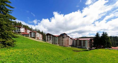 Pamporovo Apartment | Experience Oceanfront Serenity at Мезонети Форест Нук