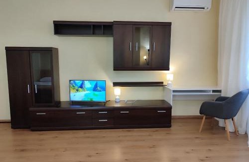 Shevchenkivs'kyi District Apartment | Ideal 2-Bedroom Near British School & US Embassy