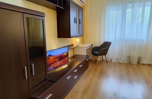 Shevchenkivs'kyi District Apartment | Ideal 2-Bedroom Near British School & US Embassy