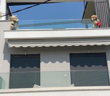 Paralia Ofryniou Apartment | Oceanfront Escape at Морска къща ЕММА - 10/10 Rated Stay