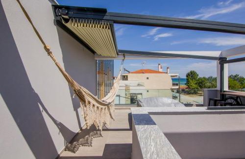 Paralia Ofryniou Apartment | Oceanfront Escape at Морска къща ЕММА - 10/10 Rated Stay