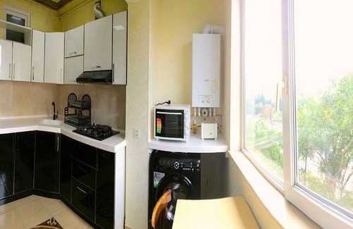 Baku Apartment | Modern Soviet Flat Near H. Aliyev Centre with Pool & Breakfast