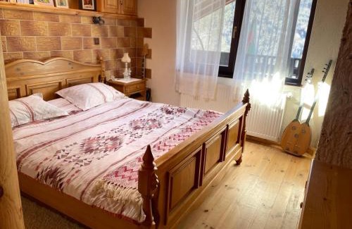 Devin House | Cozy Музикалната къща: Family-Friendly with Breakfast Included
