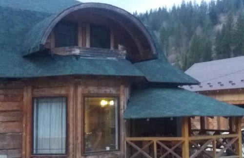 Roztoky House | Discover Мідний чан: Family-Friendly with Breakfast Included