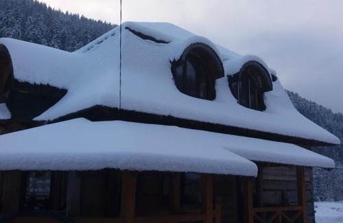 Roztoky House | Discover Мідний чан: Family-Friendly with Breakfast Included