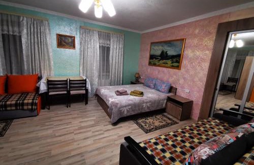 Yahotyn House | Guest Rated 10/10 at Міні КВАРТАЛ with Hot Tub & Breakfast