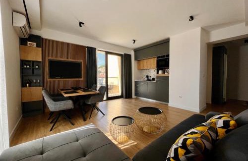 Maini Apartment | Oceanfront Mamma Mia Apartments with Hot Tub & Kid-Friendly