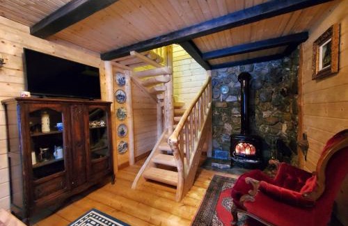 Roztoky House | Exceptional Stay at На Галіції: Pet & Child Friendly