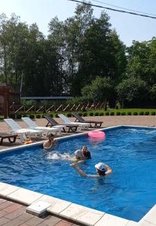 Vyzhnytsya Villa | Experience На ставку: Guest Rated 9.8 with Pool Access