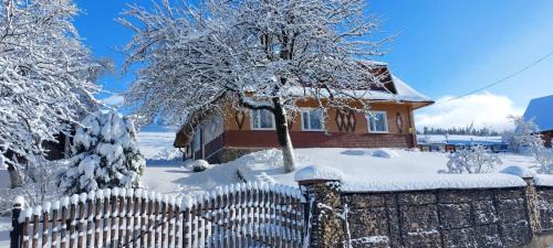 Plavya House | Discover Незабудка: Pet-Friendly Haven with Breakfast & Hot Tub
