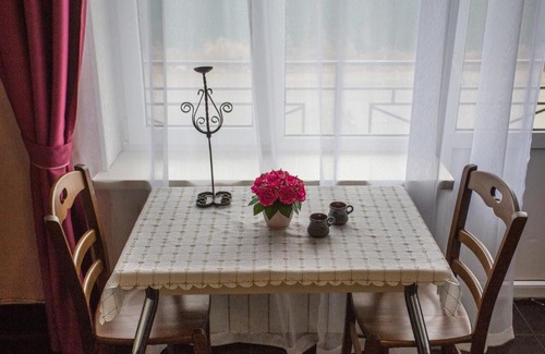 Pereslavl-Zalesskiy Apartment | Picturesque Hotel Near the Lake with Pet-Friendly Amenities