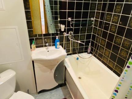Nizhnevartovsk Apartment | Wheelchair Accessible Stay at Нефтяников 2 Park Zone