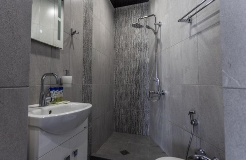 Panagyurishte Apartment | Discover NikoneL: Family-Friendly with Hot Tub & Kitchen