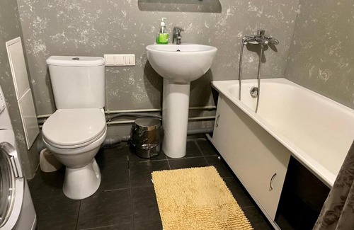 Sovetsky City District Apartment | Top-Rated New Apartment in Kuznechikha with Hot Tub