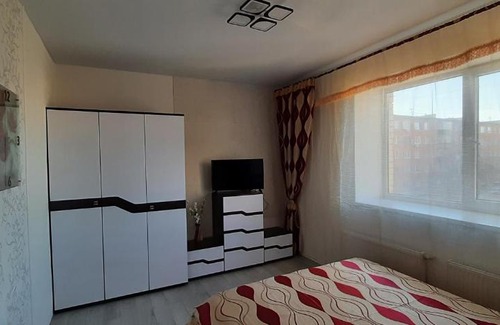 Poltava Oblast Apartment | Prime 2-Bedroom Apartment with Ocean View & Hot Tub