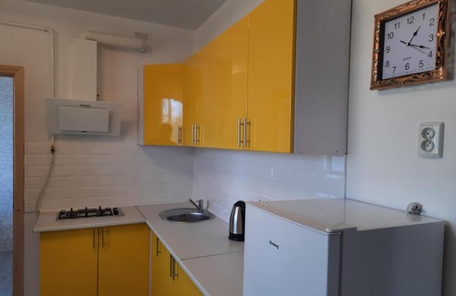 Poltava Oblast Apartment | Prime 2-Bedroom Apartment with Ocean View & Hot Tub