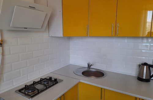 Poltava Oblast Apartment | Prime 2-Bedroom Apartment with Ocean View & Hot Tub