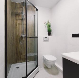 Darnyckyj Apartment | Inviting Apartment with Breathtaking Lake Views