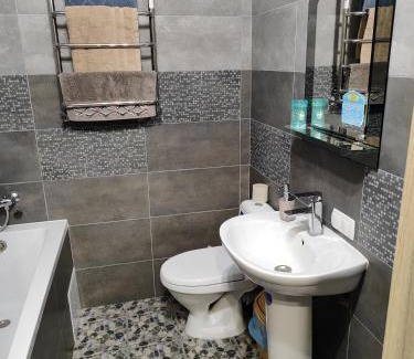 Maliyevtsy Apartment | Modern Comfort at Libid Plaza - Rated 9/10 for Families