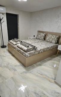 Sliven Apartment | Modern Studio Apartment Dreams 2: Family-Friendly Retreat
