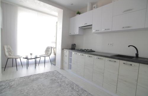 Rivne Apartment | Experience Ніжність: 4-Star Comfort Rated 9.9/10