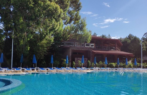 Chakvi Apartment | Oasis Escape: Pet-Friendly Luxury Retreat for Families