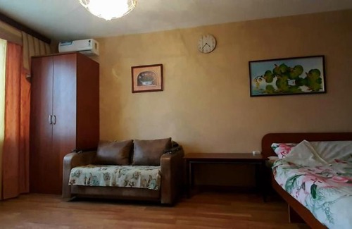 Volgograd Apartment | Unbeatable Stay in Однокомнатная Квартира - Rated 10/10!